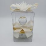 Dekorierte Glasschale mit Schokoherzen - Kristallglas Griff und Deckel aus Gold