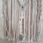 Makramee Wandbehang mit verschiedenen Holzmotiven – Bild 3