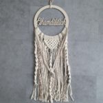 Makramee Wandbehang mit verschiedenen Holzmotiven