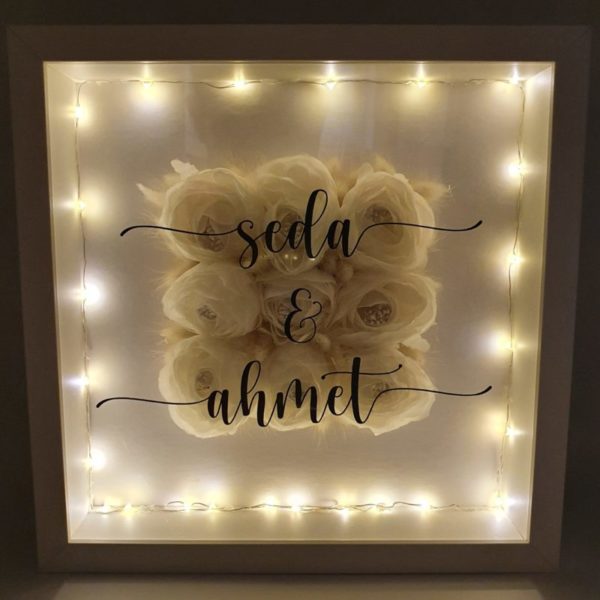 Personalisierter Bilderrahmen "Pfingstrosen" mit LED – Bild 2