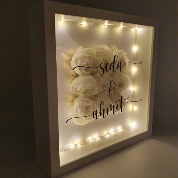 Personalisierter Bilderrahmen "Pfingstrosen" mit LED – Bild 3