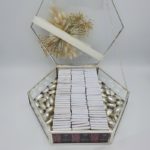 Schokoladenbox aus Glas mit Schokoladen und Zuckermandeln - sechseckig (Silber) - personalisiert – Bild 3