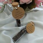 Gastgeschenke mit Kaffeebohnen im Glasröhrchen