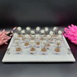 Dekoriertes Reagenzglas mit Blume 3