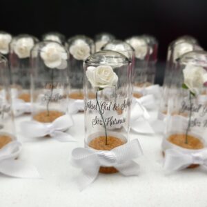 Dekoriertes Reagenzglas mit Blume
