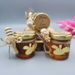 Honiggläser Gastgeschenk mit Biene und Honiglöffel 2