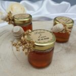 Honigglas Gastgeschenk personalisierbar mit Honiglöffel und Schleierkraut