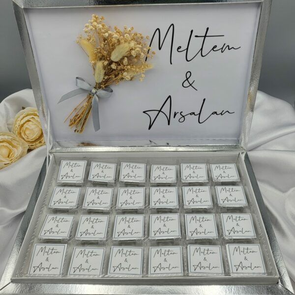 Personalisierte Schokobox moderne Signatur silber