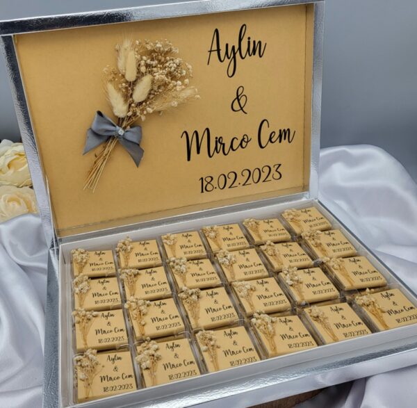 Schokoladenbox mit Schokoladen im Vintage Stil silber