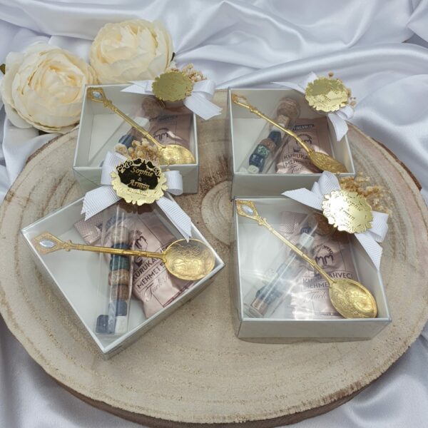 Türkischer Mokka Kaffee und Schoko Kieselsteine mit Löffel Gold (5) Türkischer Mokka Kaffee und Schoko Kieselsteine mit Löffel Gold (5)