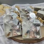 Türkischer Mokka und Schokokieselsteine mit Löffel Silber