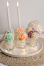 Personalisierte Kerze im Glas – Individuelles Teelicht mit Blumen-Deko – Bild 8