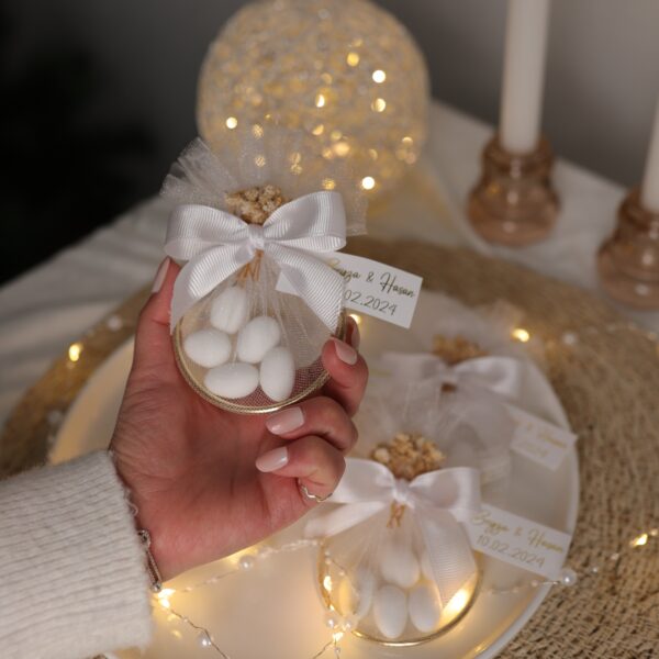 Personalisierte Zuckermandeln im Tüll mit Trockenblumen & Schleife – Bild 5