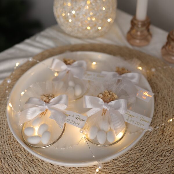 Personalisierte Zuckermandeln im Tüll mit Trockenblumen & Schleife – Bild 4