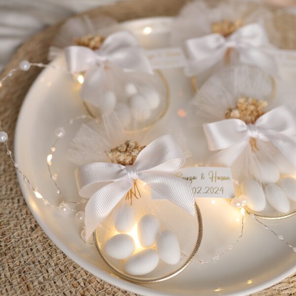 Personalisierte Zuckermandeln im Tüll mit Trockenblumen & Schleife – Bild 2